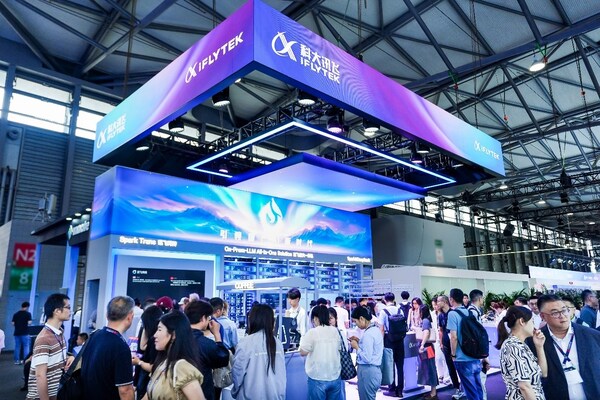 以AI之力强化差异化价值优势 科大讯飞携新品亮相 MWC 上海(图1)