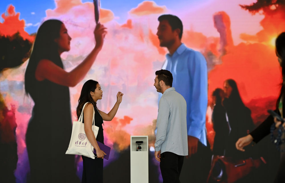 新华视点|新能源转型、新产业升级、新技术革命——2025夏季达沃斯论坛热点扫描(图3)